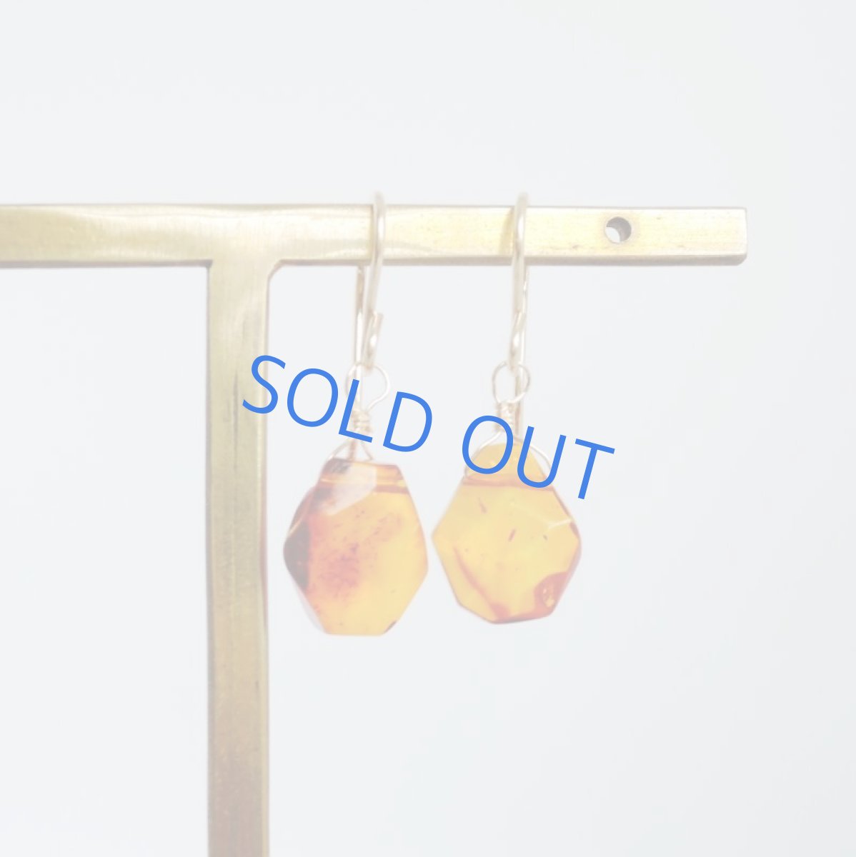 画像4: 【在庫僅少・イヤリング変更可】バルティックアンバー(琥珀）　タンブルカット　一粒　14kgfピアス (4)