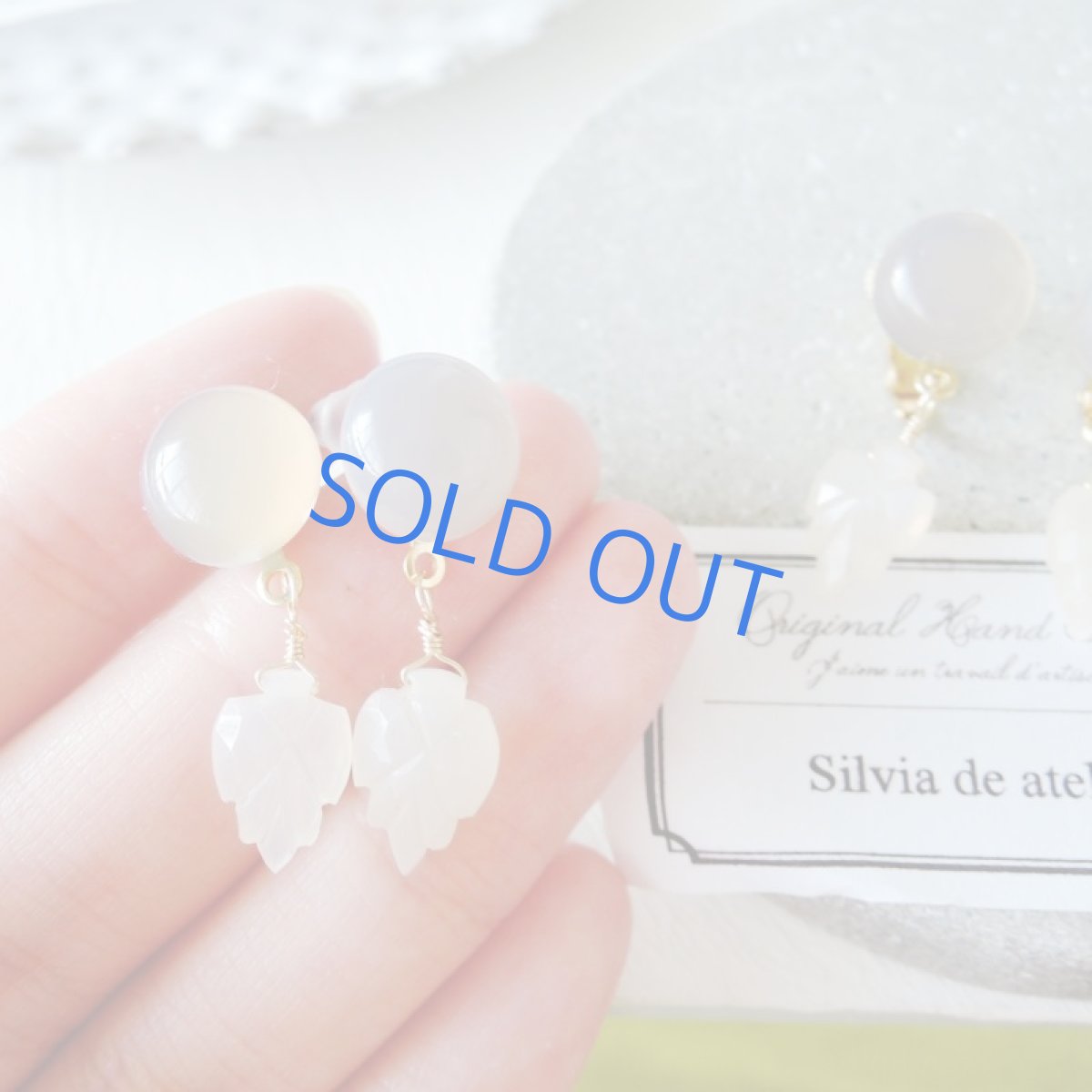 画像3: 【1点のみ・イヤリングのみ】グレーオニキス×ムーンストーンリーフ スタッド (3)