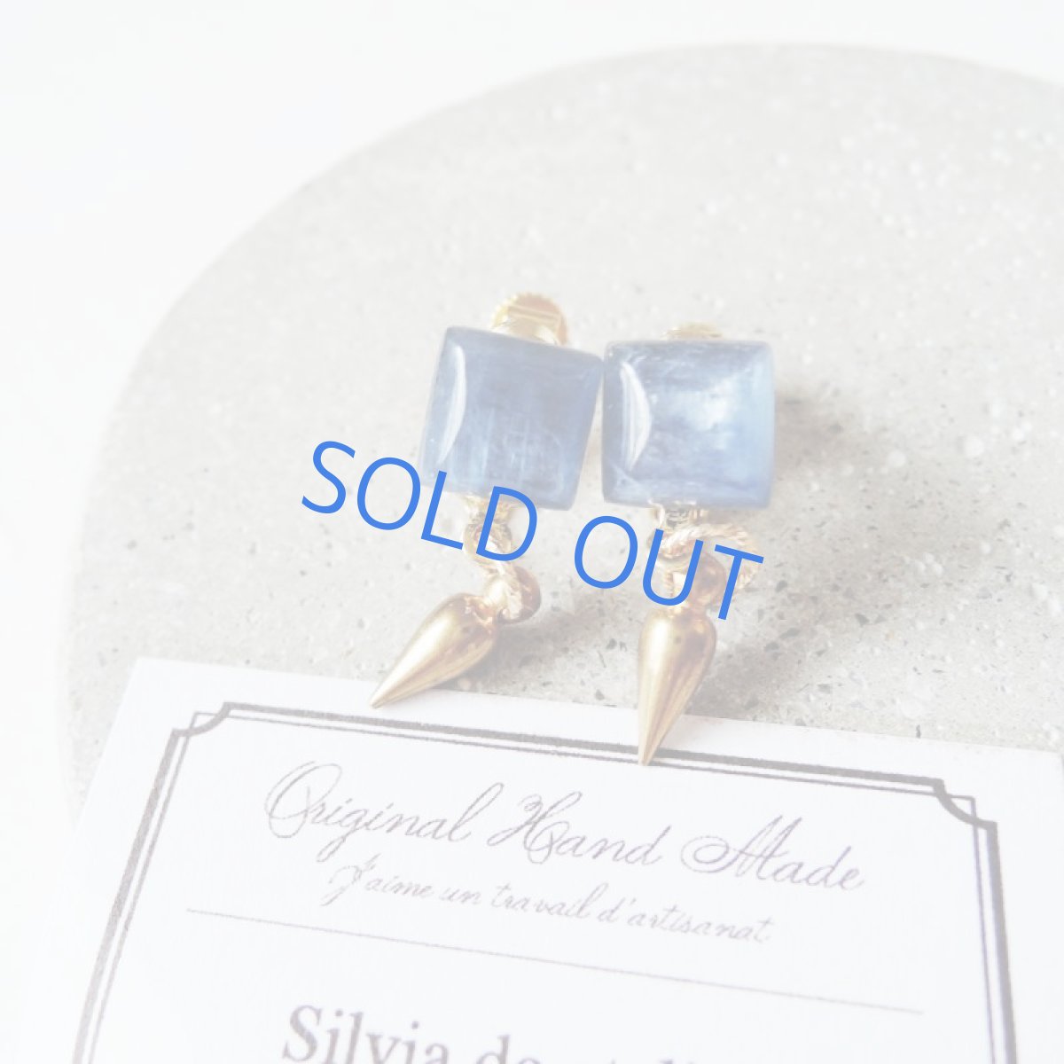 画像3: 【1点のみ・ピアス変更不可】カイヤナイト×スパイクビーズ イヤリング (3)