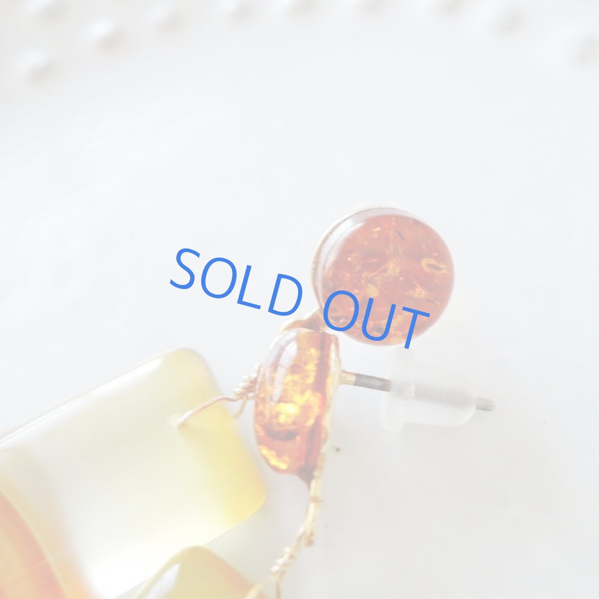 画像4: 【1点もの・イヤリング変更不可】砂漠の夕日　ボツワナアゲート　琥珀チタンポストピアス (4)