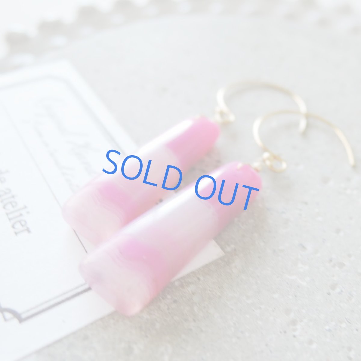 画像2: 【1点もの・イヤリング変更可】ピンク ボツワナアゲート サンカク 14kgfピアス (2)