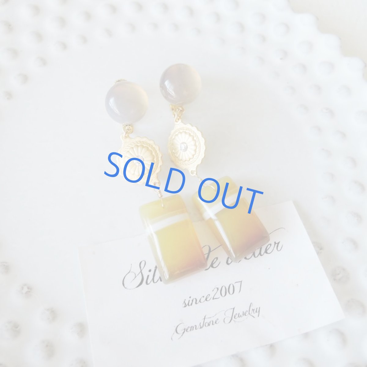 画像5: 【1点のみ・ピアス変更不可】マヌカハニー ボツワナアゲート グレーオニキス ゴールドイヤリング (5)