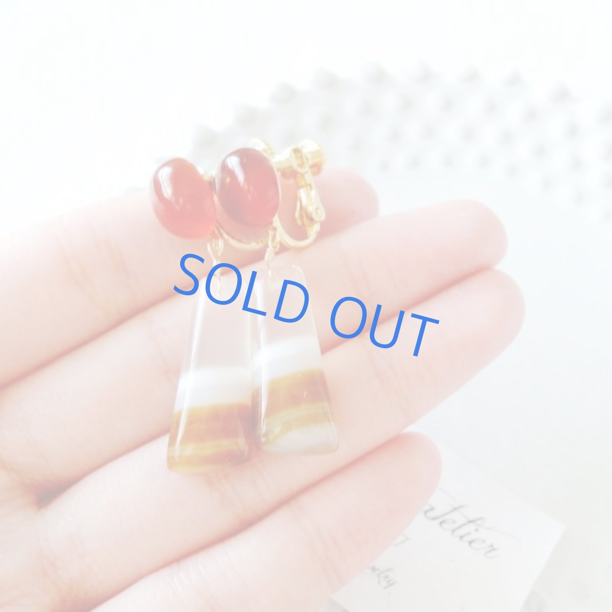 画像3: 【1点のみ・ピアス変更不可】キャラメルマキアート ボツワナアゲート レッドアゲート ゴールドイヤリング (3)