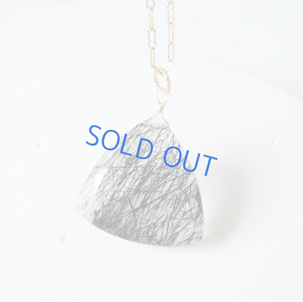 画像4: 【1点もの】ブラックルチルトルマリンインクォーツ　大粒サンカク　14kgf約50cmネックレス (4)