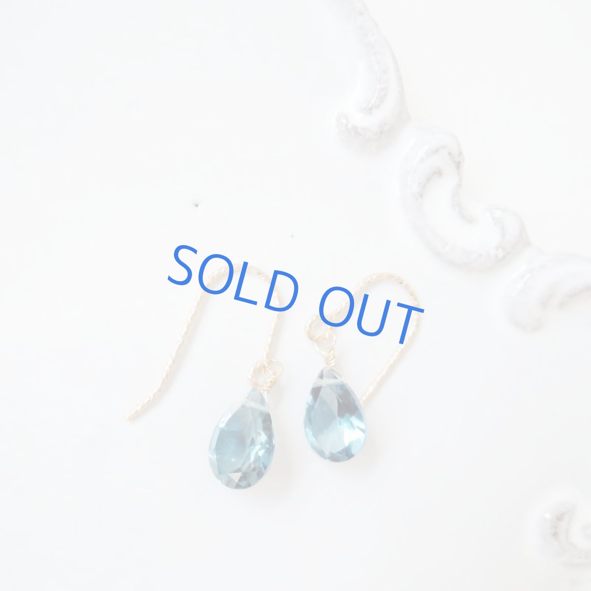 画像4: 【イヤリング・18Kピアス変更可】４A　ロンドンブルートパーズ　ペアシェイプジェム　9mmサイズ　14kgfフックピアス (4)