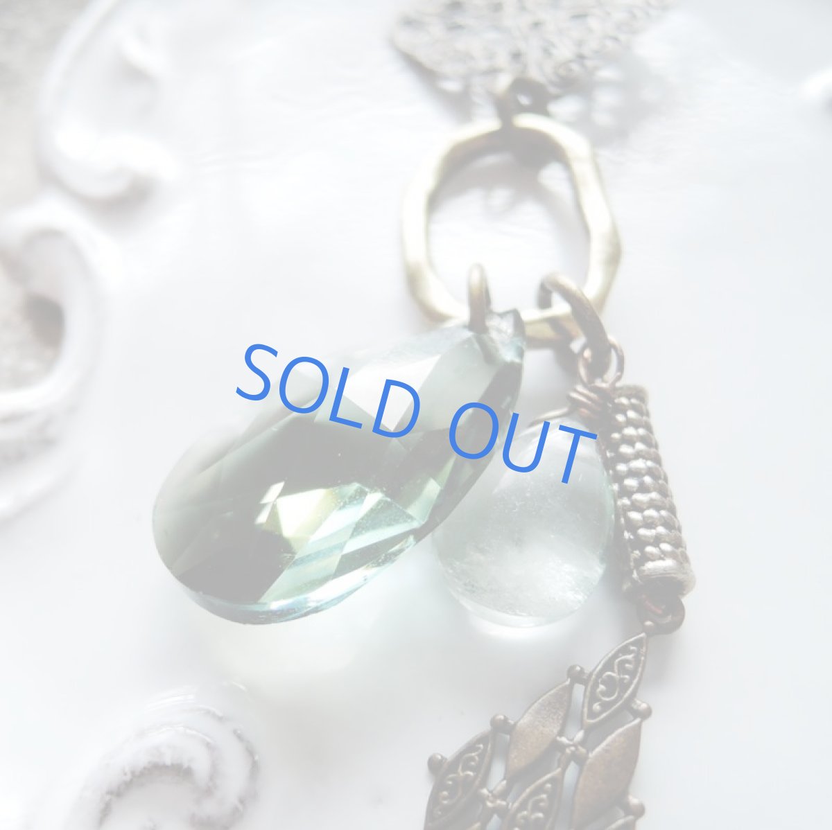 画像3: 1点もの vintage スワロフスキー グリーン アンティークゴールドロングネックレス (3)