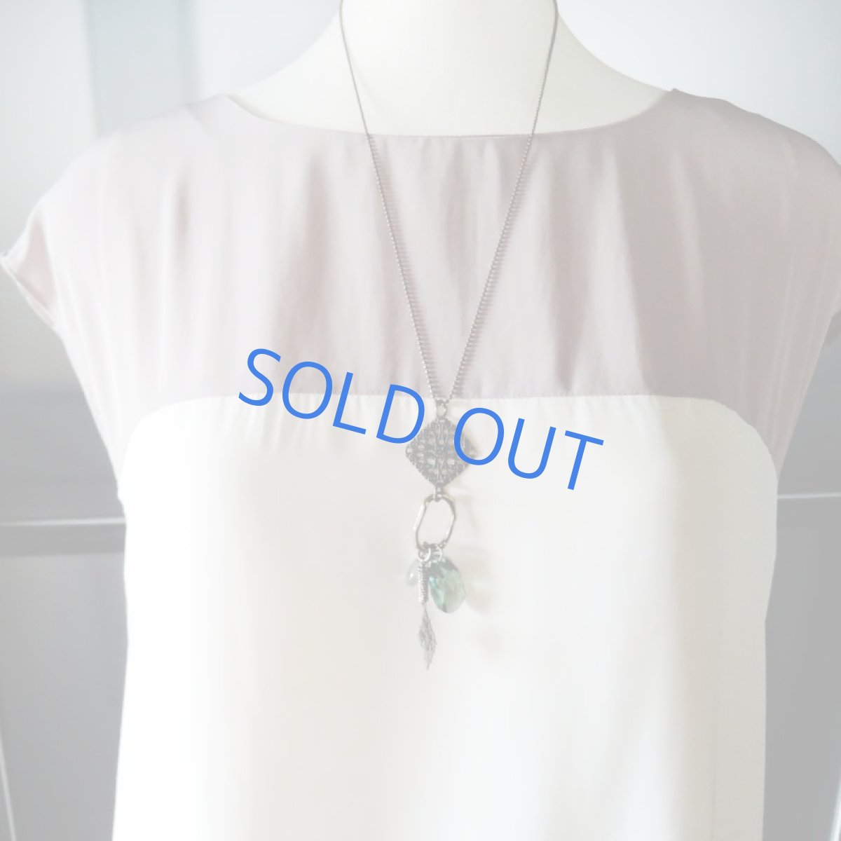 画像6: 1点もの vintage スワロフスキー グリーン アンティークゴールドロングネックレス (6)