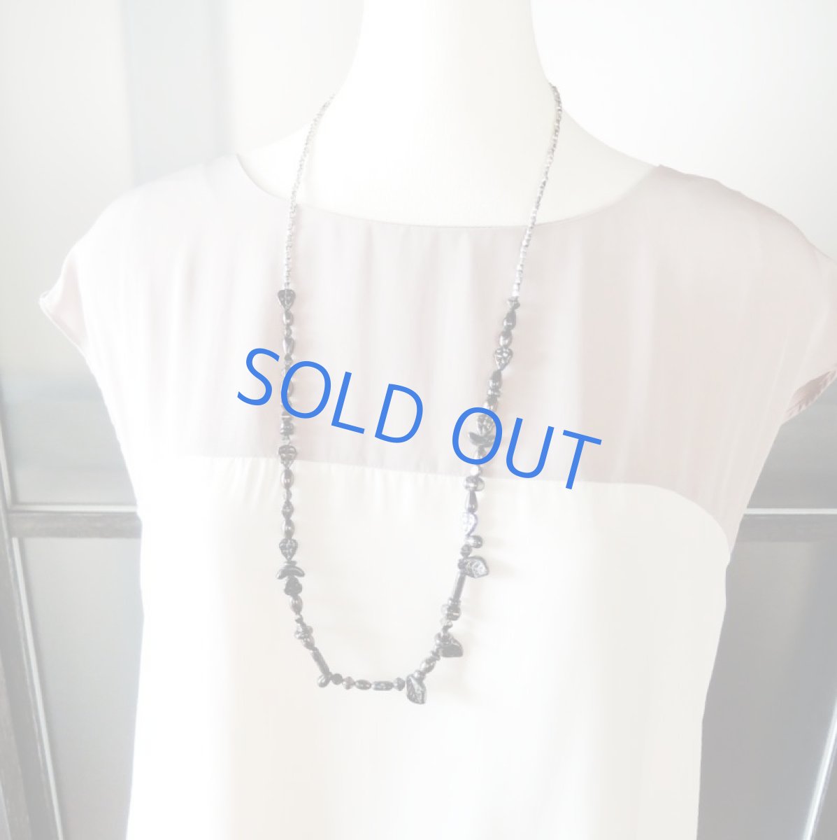 画像6: 1点もの ブラック チェコグラスビーズ シルバーカラー ロングネックレス (6)