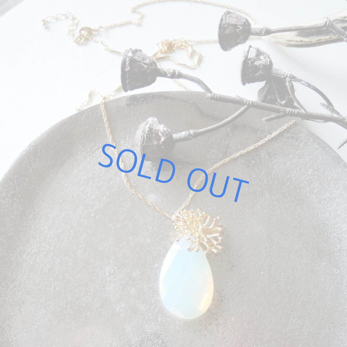 画像4: 1点もの 超大粒 オパライト コーラルチャーム ゴールドロングネックレス約88cm (4)