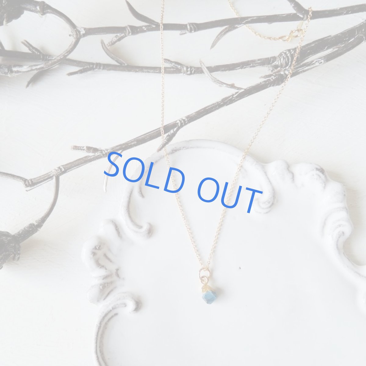 画像2: 【1点もの】ネオンブルーアパタイト ラフロック ミニタンブルチャーム 14kgfネックレス (2)