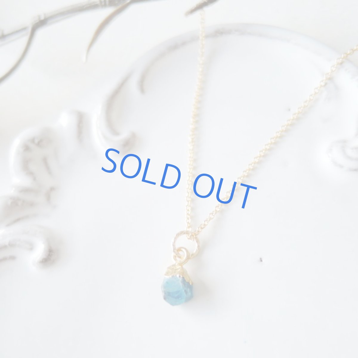 画像3: 【1点もの】ネオンブルーアパタイト ラフロック ミニタンブルチャーム 14kgfネックレス (3)