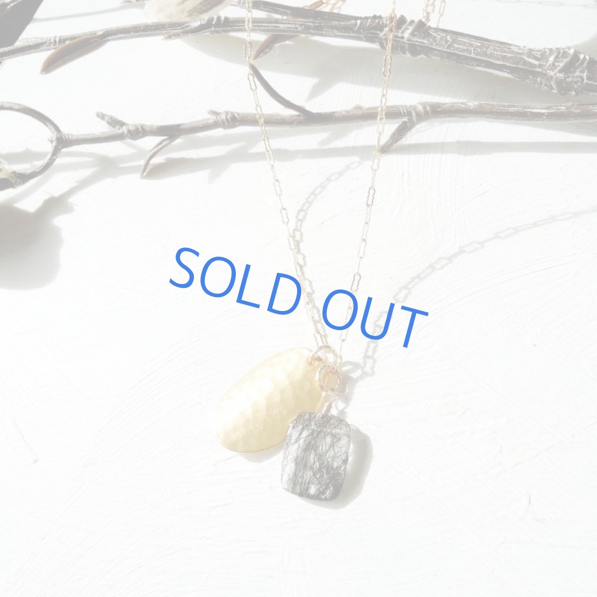 画像2: 1点もの・レクタングルシェイプ ブラックルチルトルマリンクォーツ & 真鍮製チャーム 14kgfネックレス約50cm (2)