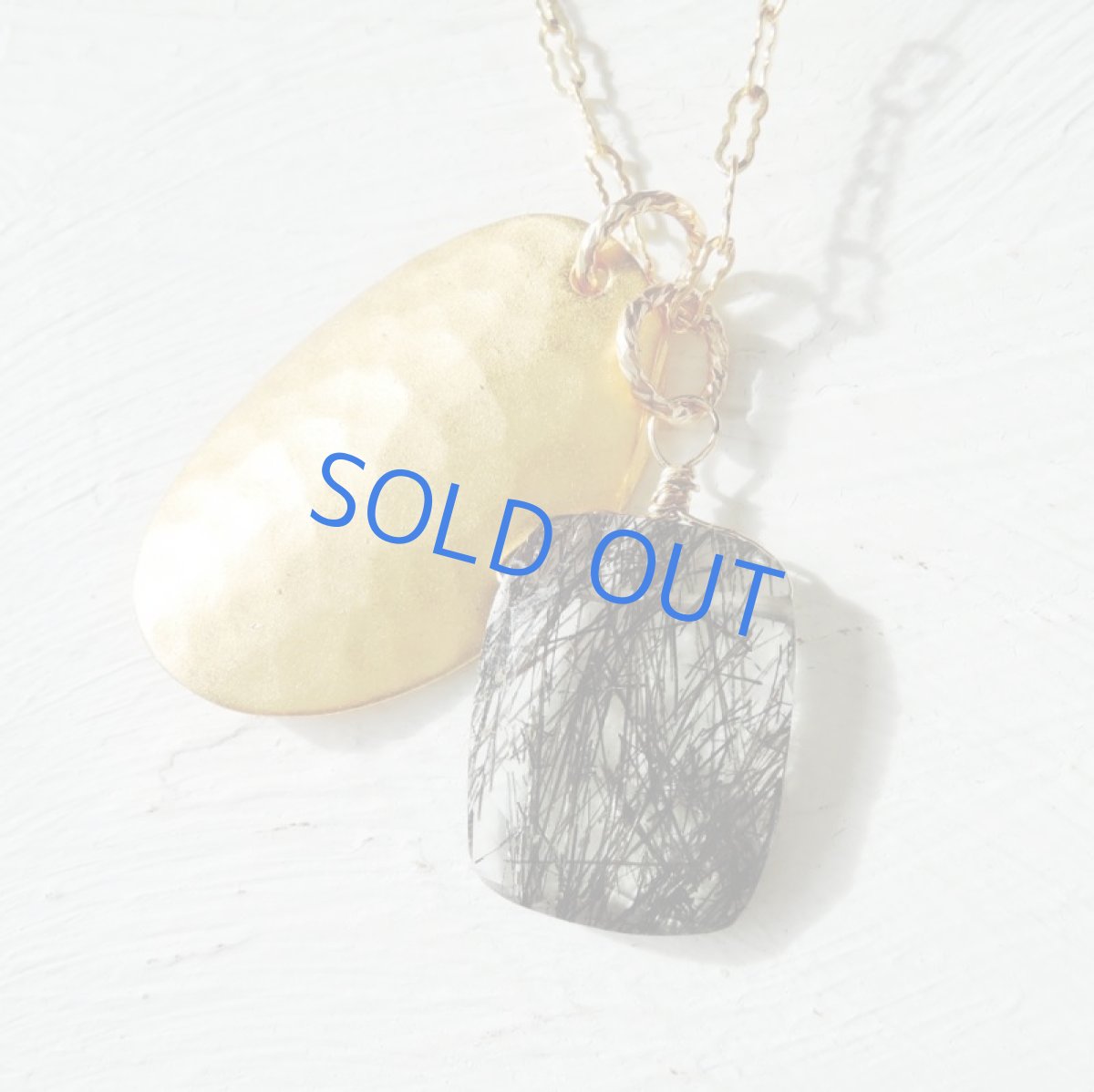 画像3: 1点もの・レクタングルシェイプ ブラックルチルトルマリンクォーツ & 真鍮製チャーム 14kgfネックレス約50cm (3)