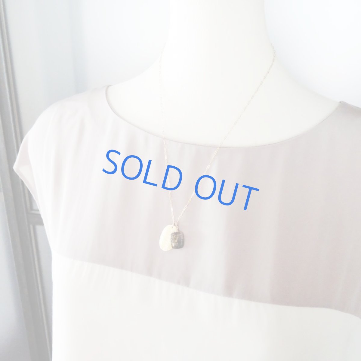 画像6: 1点もの・レクタングルシェイプ ブラックルチルトルマリンクォーツ & 真鍮製チャーム 14kgfネックレス約50cm (6)