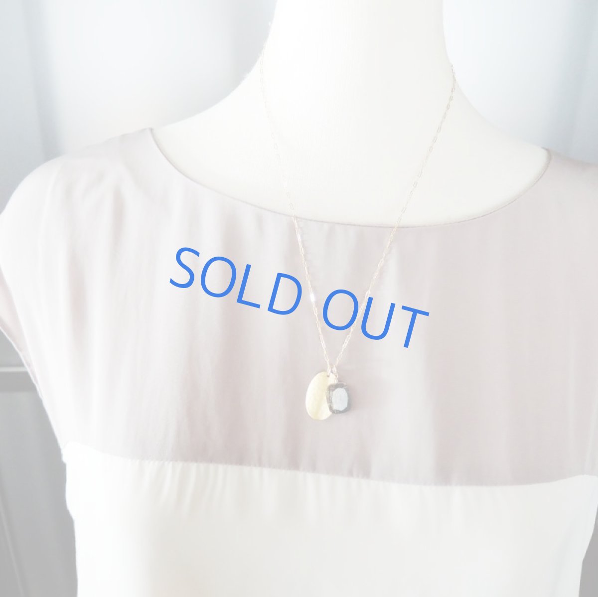 画像5: 1点もの・レクタングルシェイプ ブラックルチルトルマリンクォーツ & 真鍮製チャーム 14kgfネックレス約50cm (5)