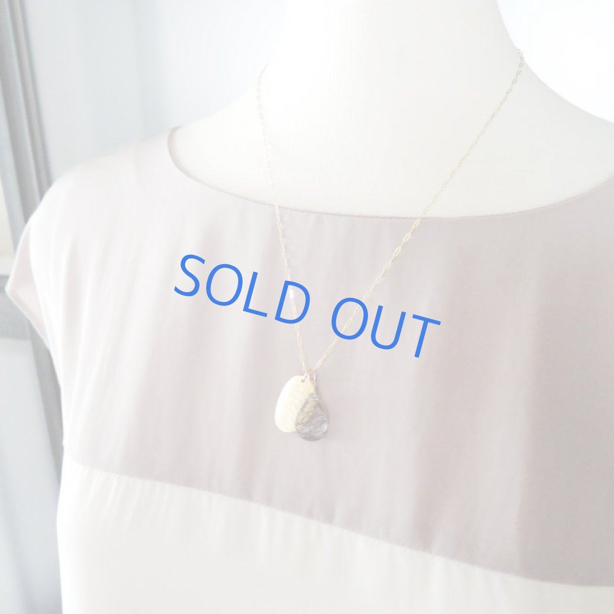 画像7: 1点もの・ペアシェイプ　ブラックルチルトルマリンクォーツ　＆　真鍮製チャーム　14kgfネックレス約50cm (7)