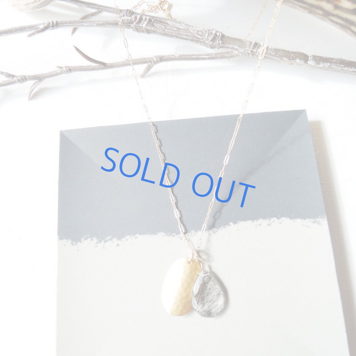 画像2: 1点もの・ペアシェイプ　ブラックルチルトルマリンクォーツ　＆　真鍮製チャーム　14kgfネックレス約50cm (2)