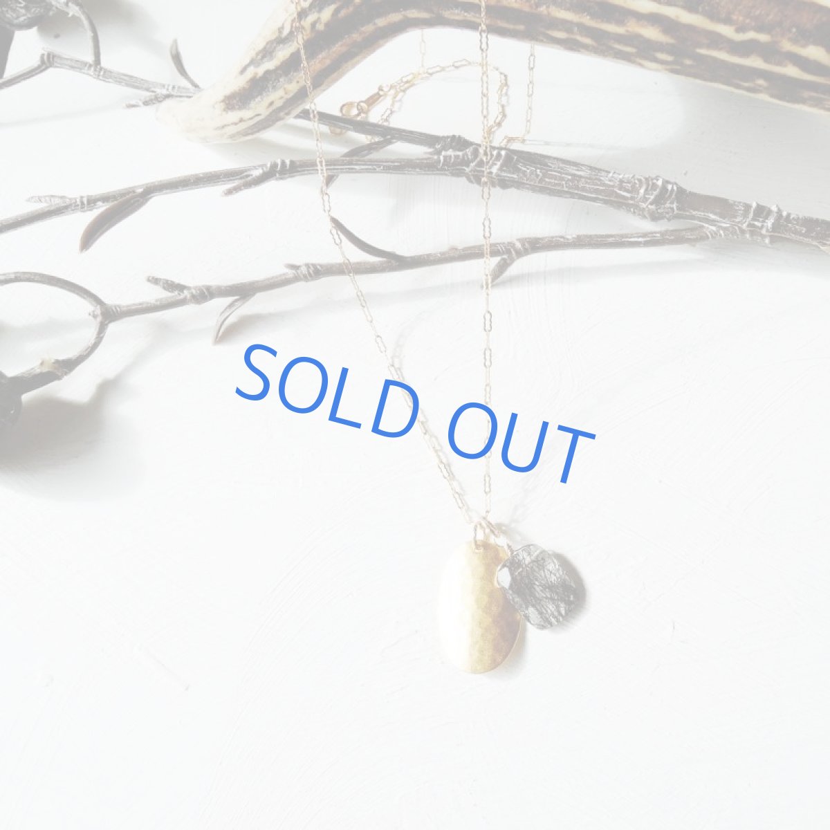 画像4: 1点もの・レクタングルシェイプ ブラックルチルトルマリンクォーツ & 真鍮製チャーム 14kgfネックレス約50cm (4)