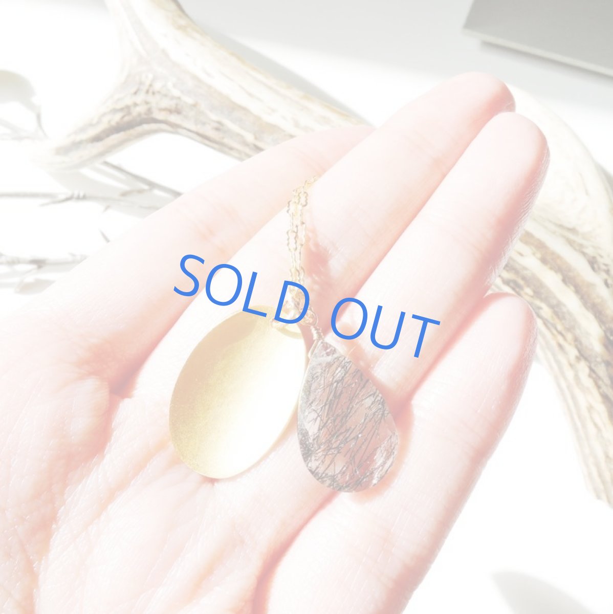 画像4: 1点もの・ペアシェイプ　ブラックルチルトルマリンクォーツ　＆　真鍮製チャーム　14kgfネックレス約50cm (4)