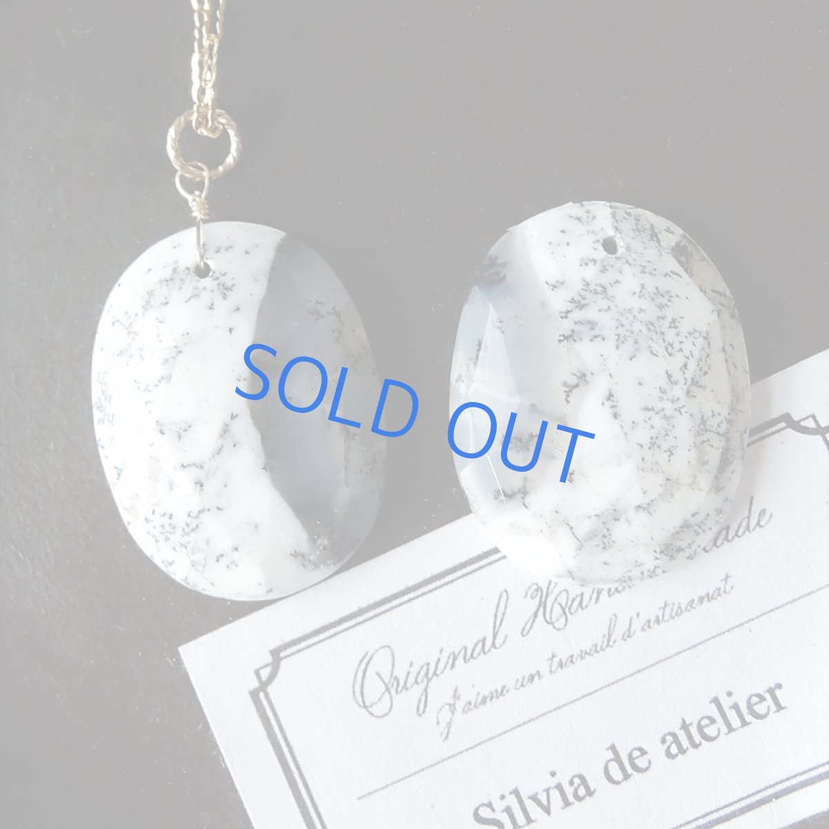 画像2: 【残り1・左側の粒】大粒　デンドリティックオパール　オーバル型　約50cm14kgfネックレス (2)