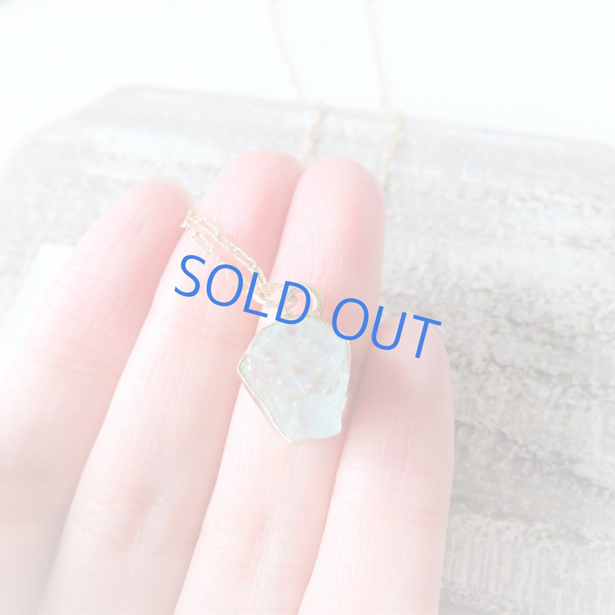 画像4: 【1点もの・C虹入り】大粒 アクアマリン 原石フレームストーン 14kgfネックレス約50cm (4)