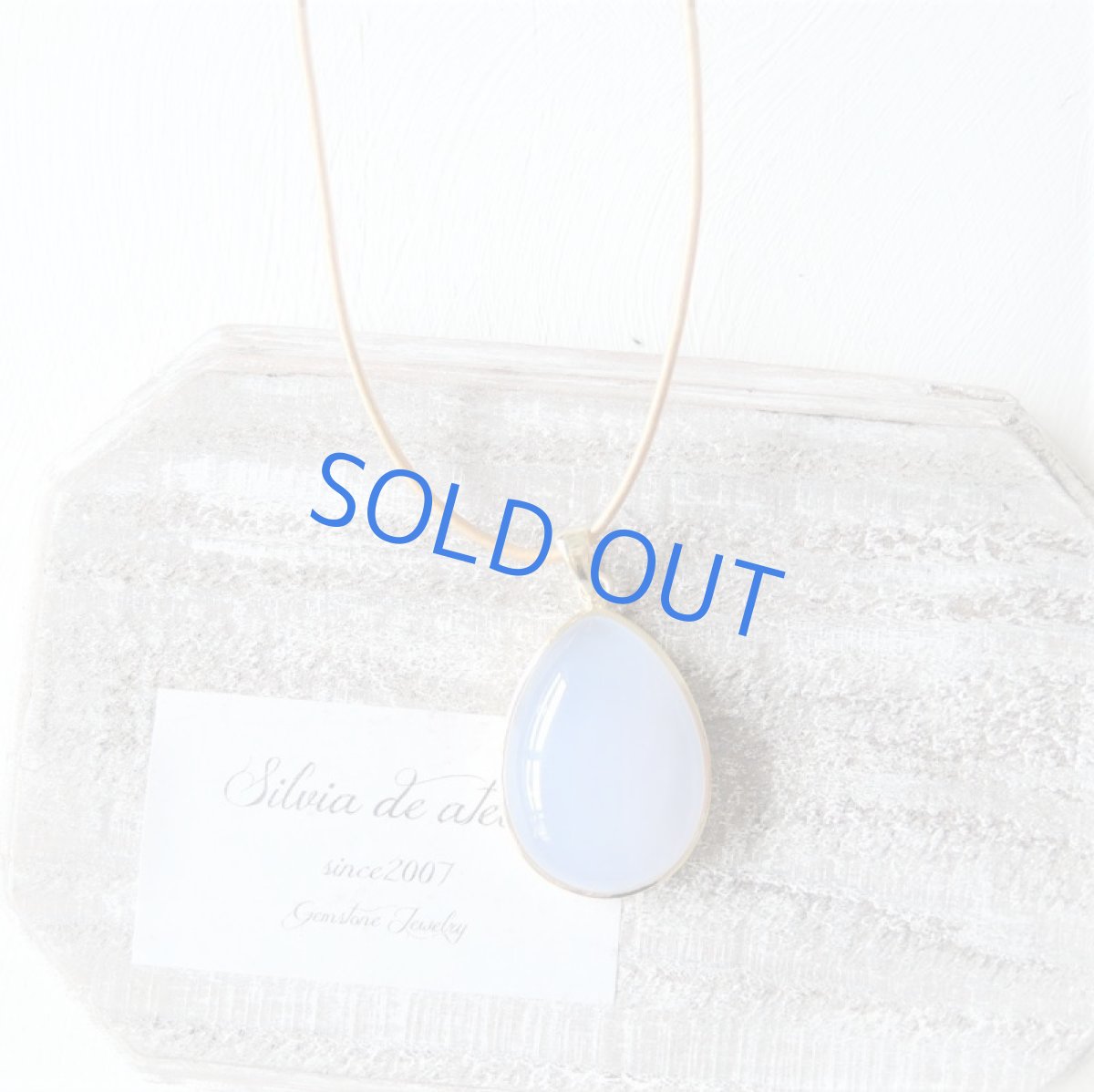 画像7: 【各1点もの・SELECT】超大粒 天然ブルーカルセドニー ゴールド革コードネックレス (7)