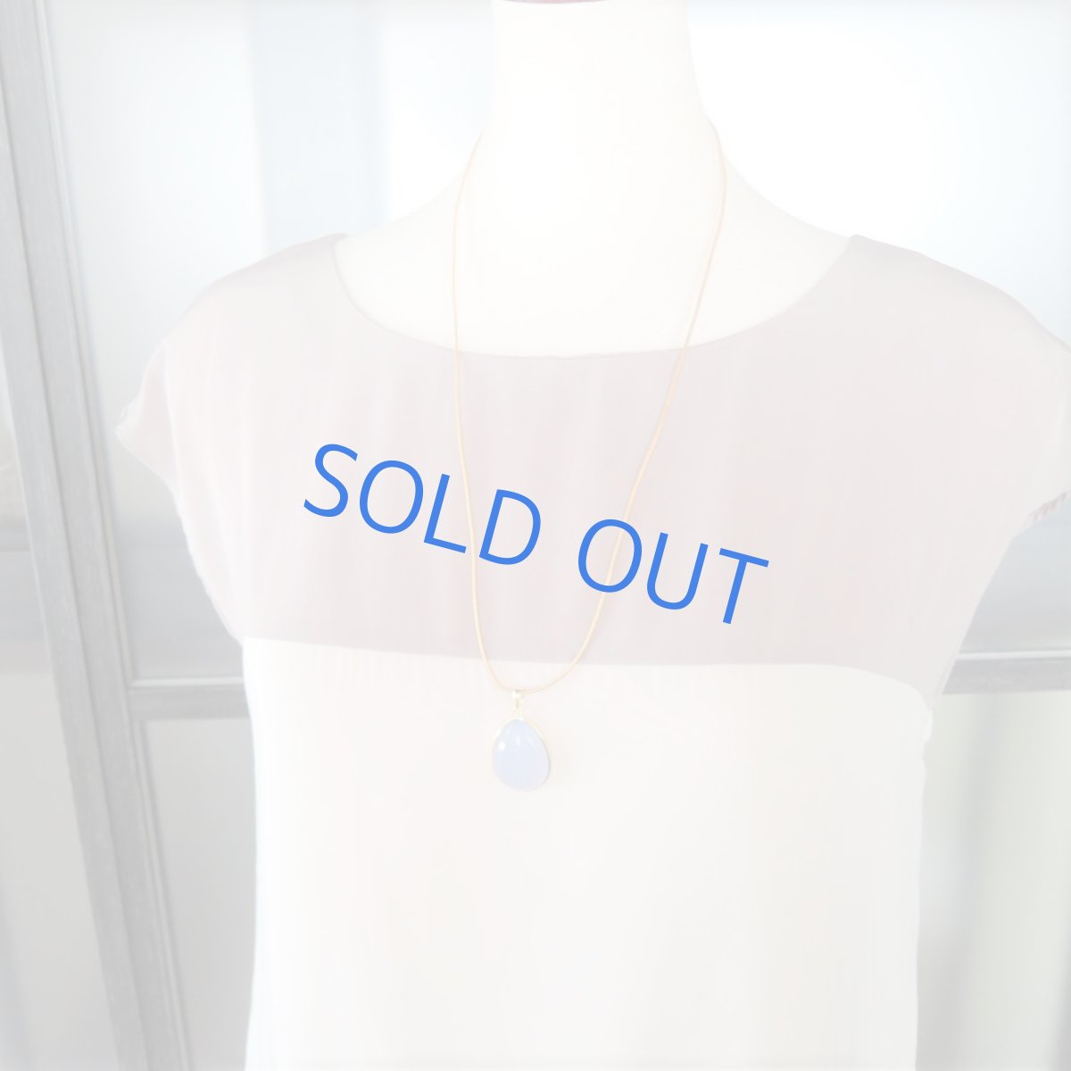 画像13: 【各1点もの・SELECT】超大粒 天然ブルーカルセドニー ゴールド革コードネックレス (13)