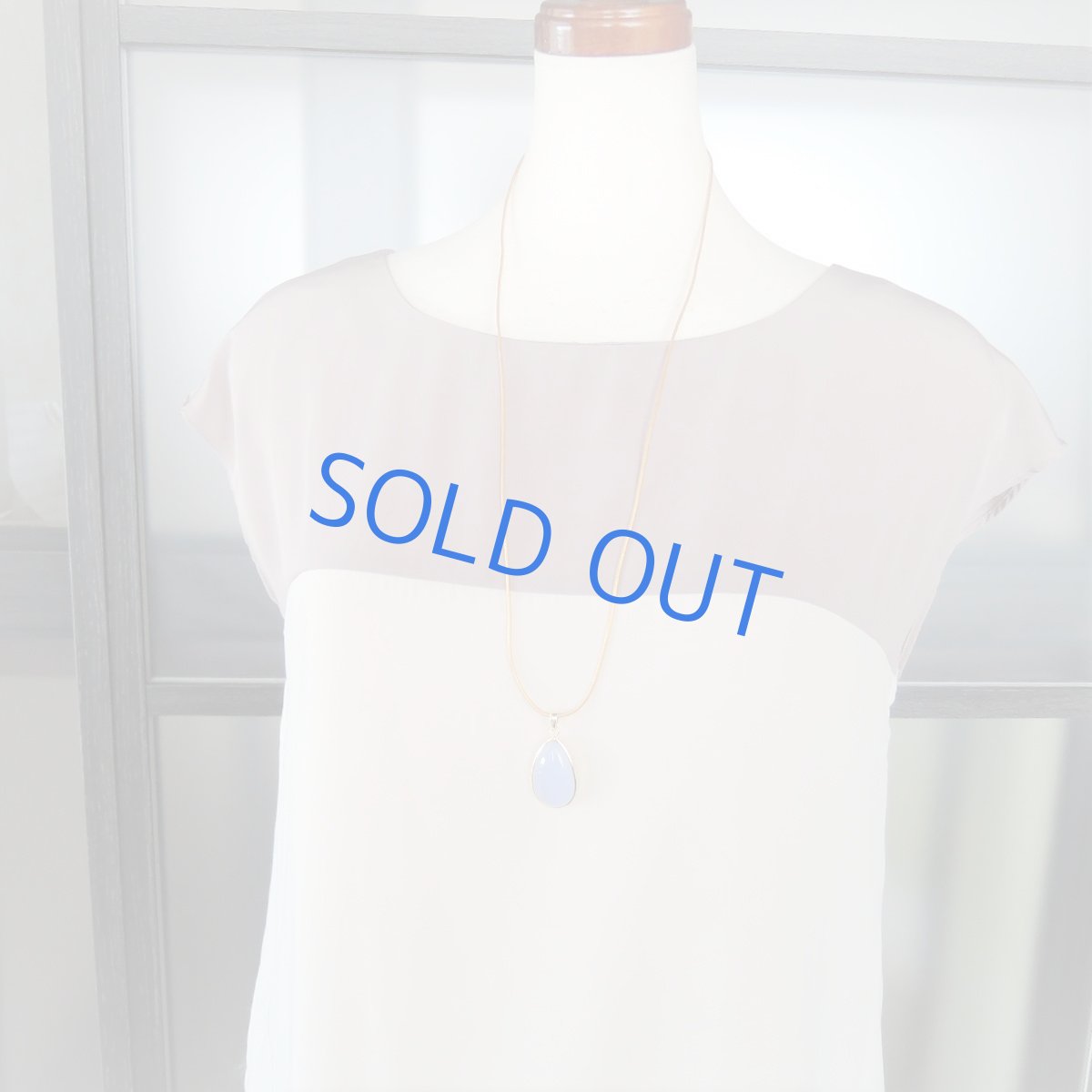 画像6: 【各1点もの・SELECT】超大粒 天然ブルーカルセドニー ゴールド革コードネックレス (6)