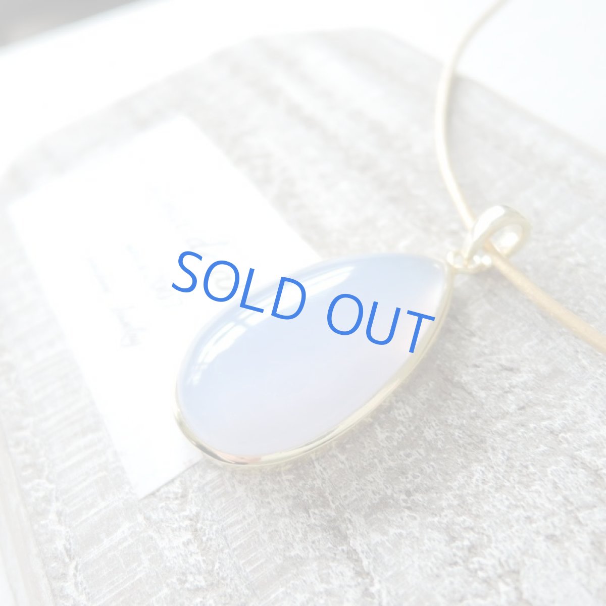 画像3: 【各1点もの・SELECT】超大粒 天然ブルーカルセドニー ゴールド革コードネックレス (3)