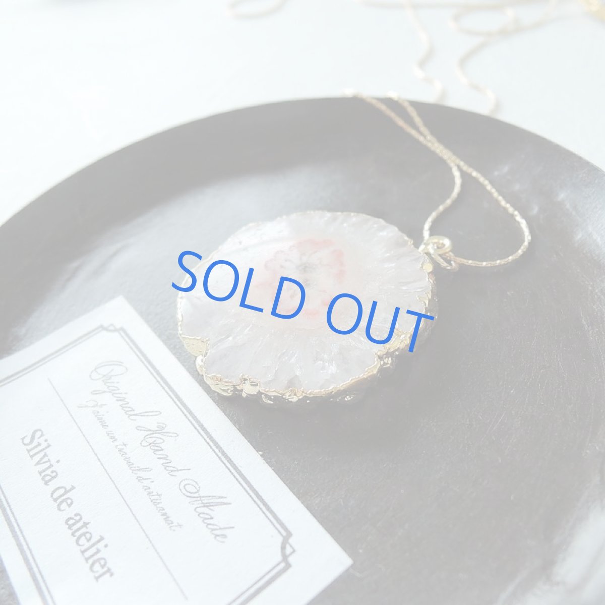 画像2: 【１点もの・大粒A】桜風　ピンク　ソーラークォーツ　約60cm　14kgfストリングスネックレス  (2)