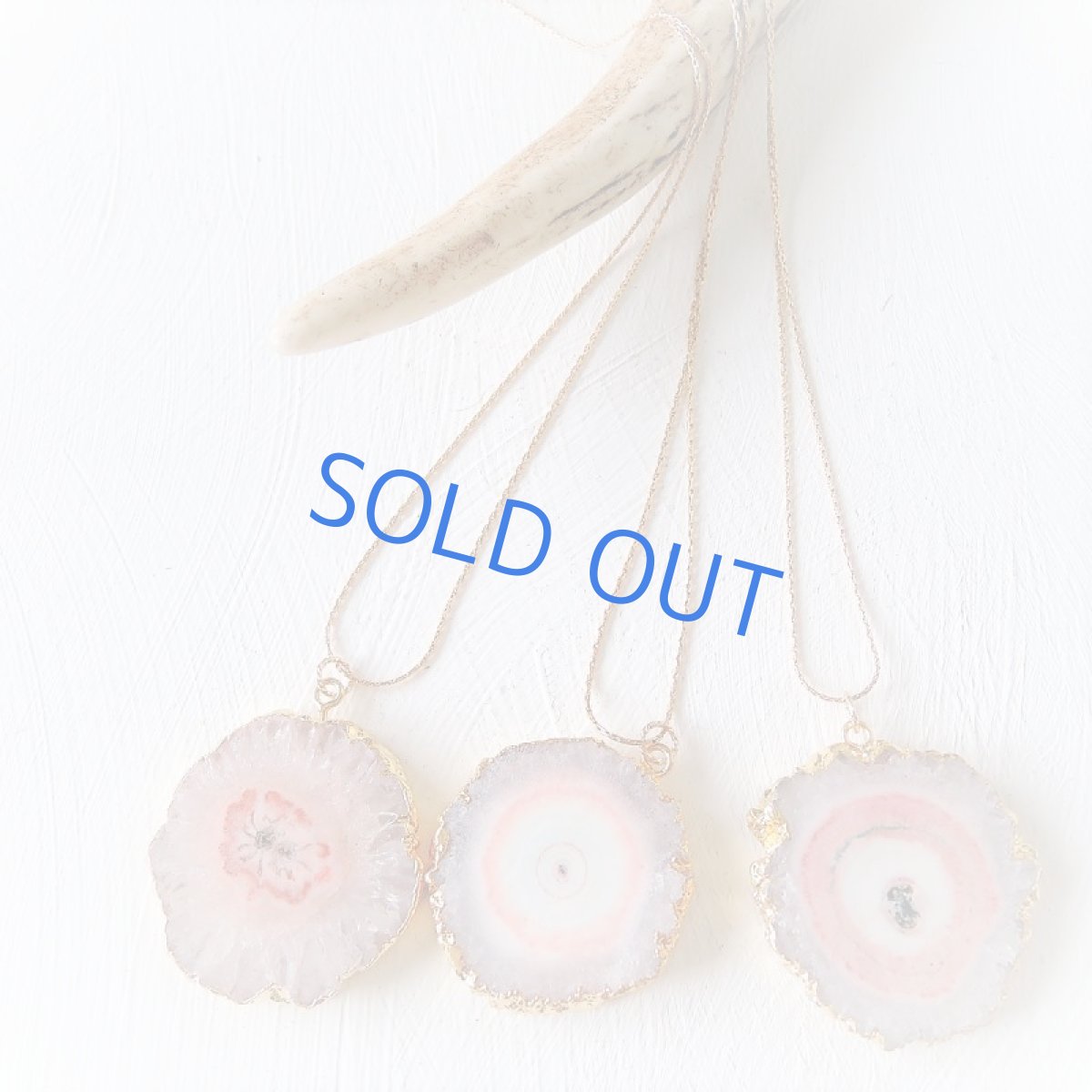 画像11: 【１点もの・大粒A】桜風　ピンク　ソーラークォーツ　約60cm　14kgfストリングスネックレス  (11)