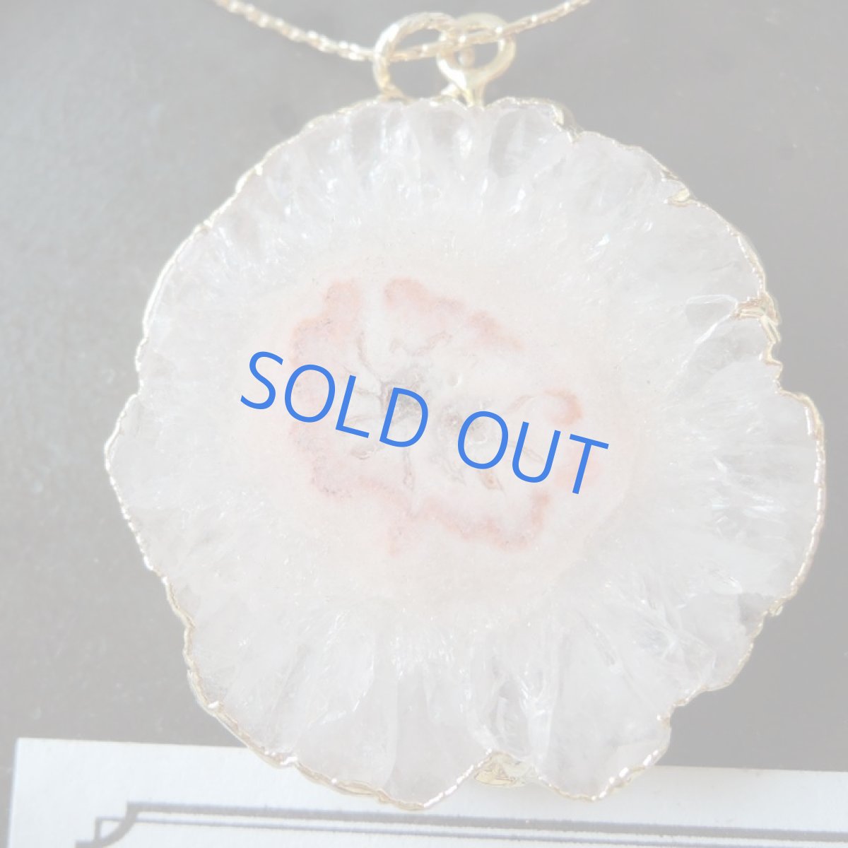 画像4: 【１点もの・大粒A】桜風　ピンク　ソーラークォーツ　約60cm　14kgfストリングスネックレス  (4)