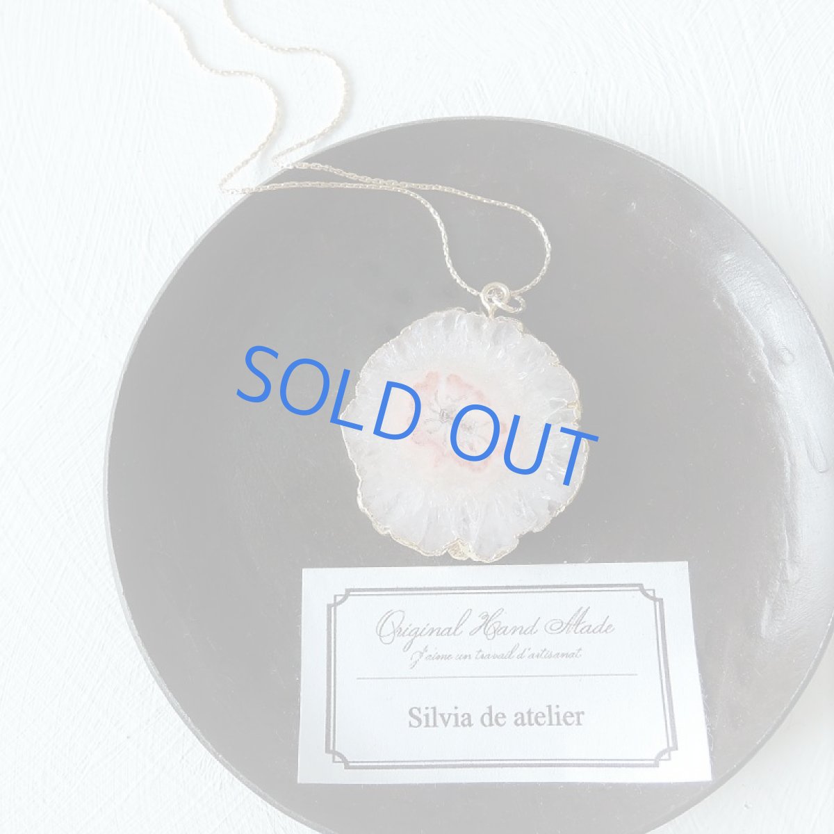 画像3: 【１点もの・大粒A】桜風　ピンク　ソーラークォーツ　約60cm　14kgfストリングスネックレス  (3)