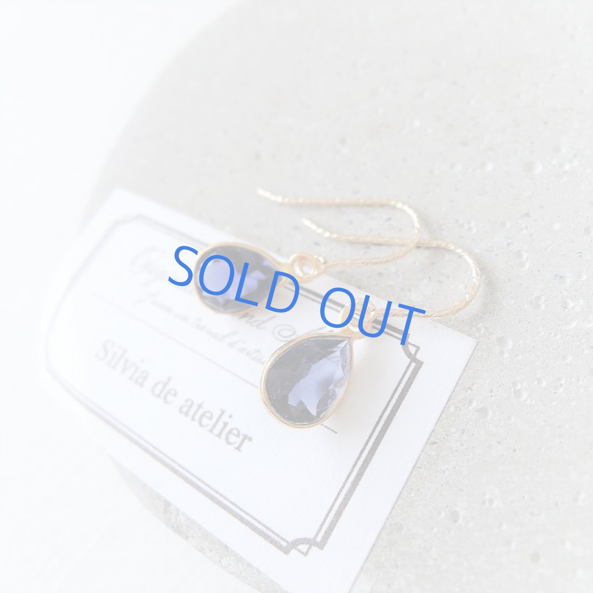 画像2: 【限定数のみ・イヤリング変更可】宝石質 9mm アイオライト ペアシェイプジェム 14kgfフックピアス (2)