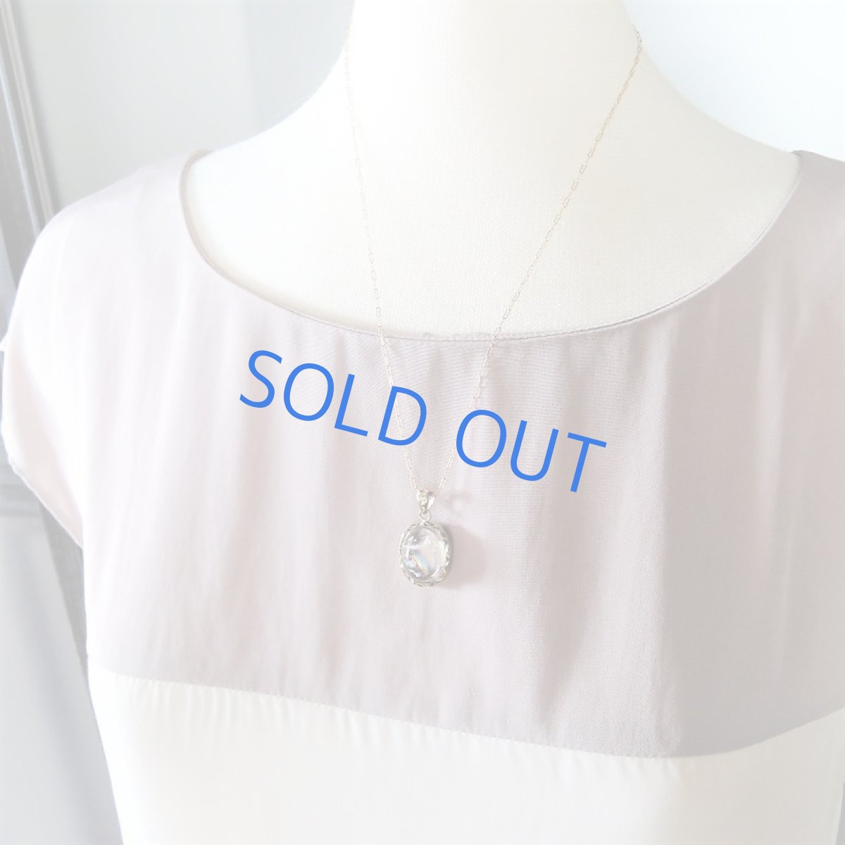 画像9: 【1点もの・オーバルA】幸運を呼ぶ虹色　アイリスクォーツ　カボション　フレーム　14kgf約50cmチェーンネックレス (9)