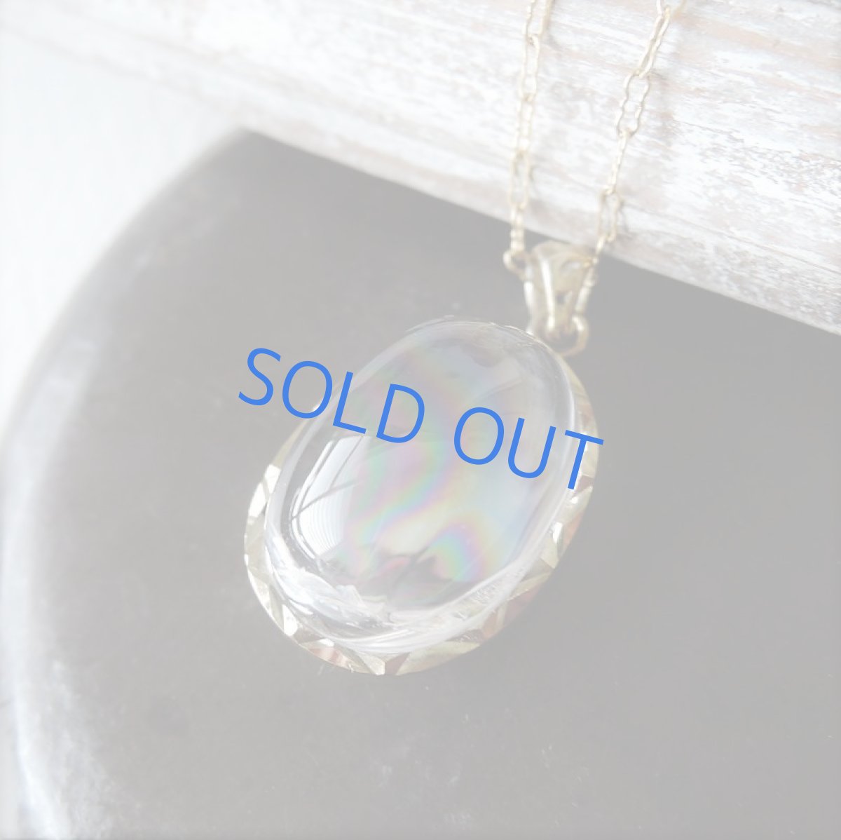 画像2: 【1点もの・オーバルC】幸運を呼ぶ虹色 アイリスクォーツ カボション フレーム 14kgf約50cmチェーンネックレス (2)