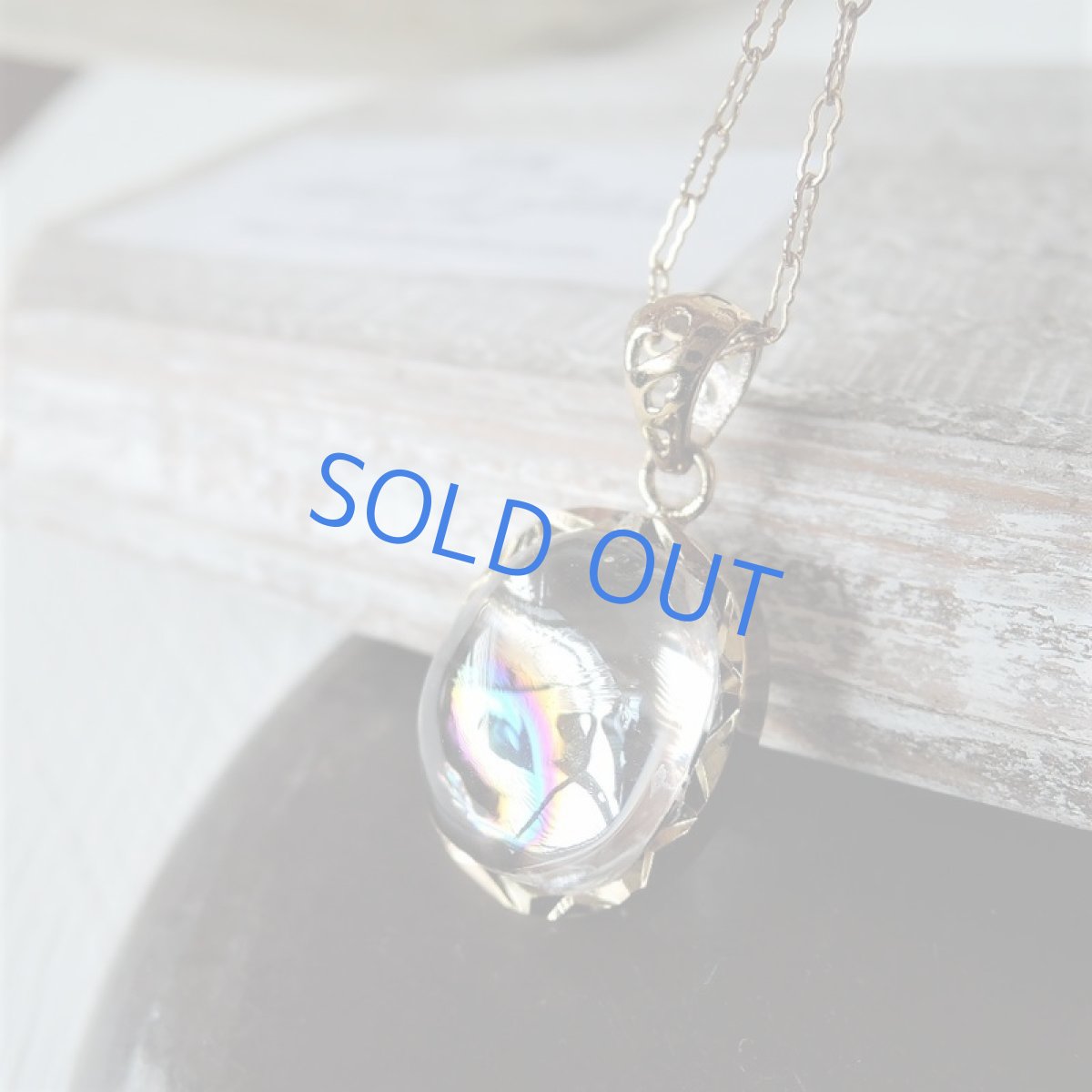 画像4: 【1点もの・オーバルA】幸運を呼ぶ虹色　アイリスクォーツ　カボション　フレーム　14kgf約50cmチェーンネックレス (4)