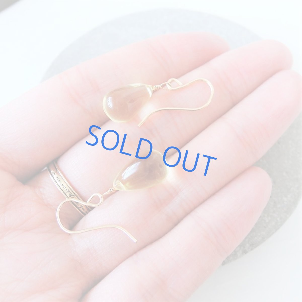 画像4: 【限定数のみ・イヤリング変更可】爽やか レモンクォーツ 大粒ドロップ 14kgfフックピアス (4)