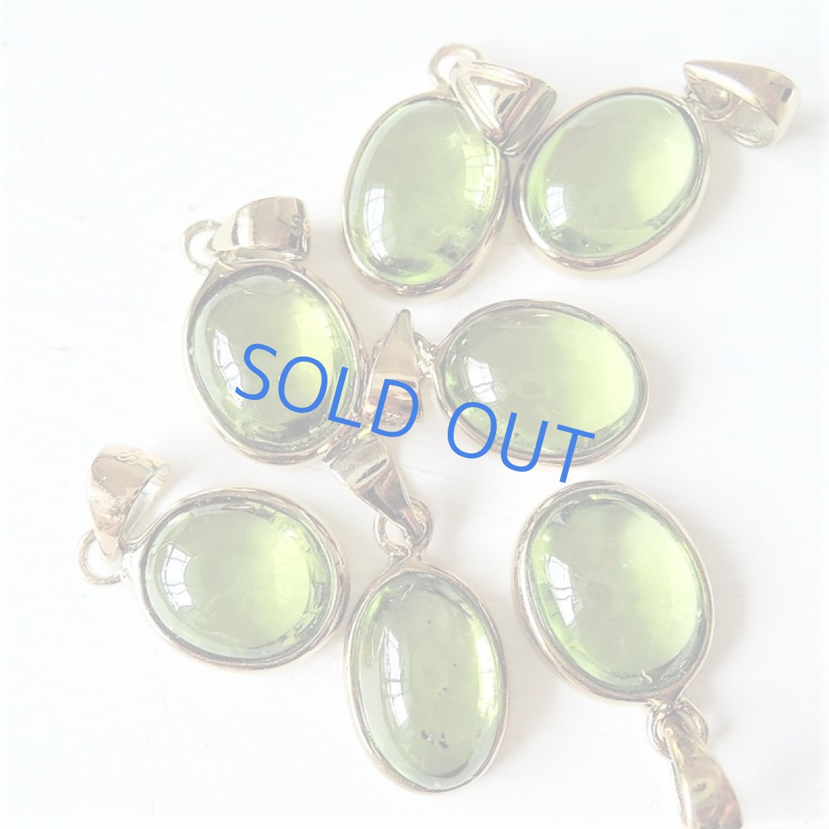 画像4: 【訳あり1点のみ・クラック】ペリドット　大粒カボション　オーバルフレーム　約40cm　14kgfネックレス (4)