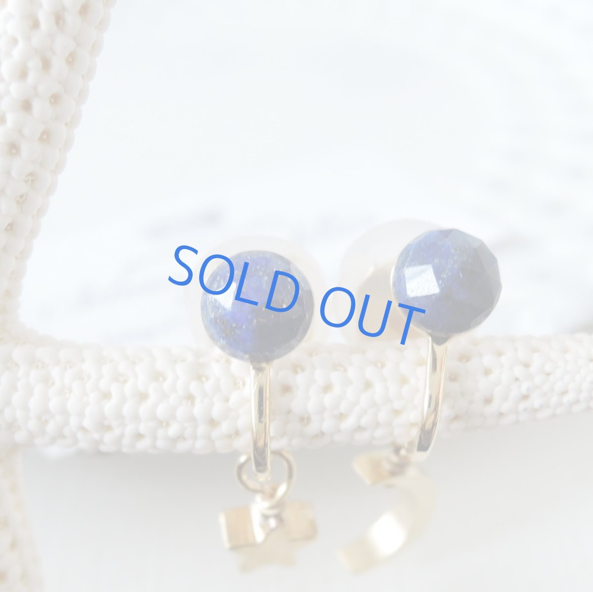 画像2: 【1点もの・アニバーサリー12th】ミニ　ラピスラズリ　カボションカット　アシンメトリー月星　イヤリングクリップ (2)