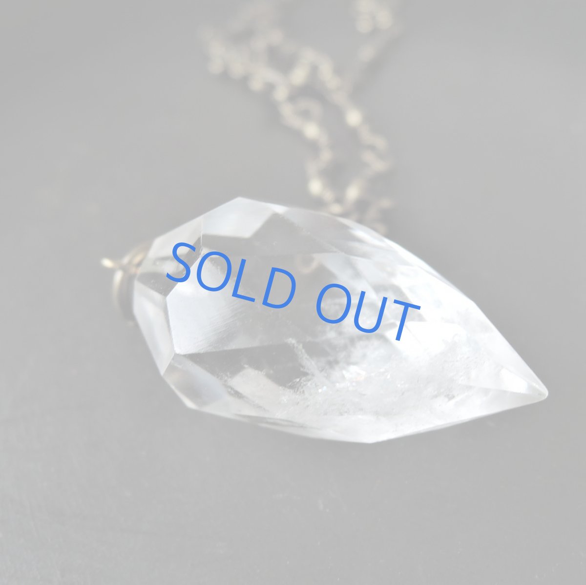 画像2: 【1点もの・アンティークゴールド】希少石!大粒 ヒマラヤンクリスタル ペンデュラム  真鍮デザインネックレス50cm (2)