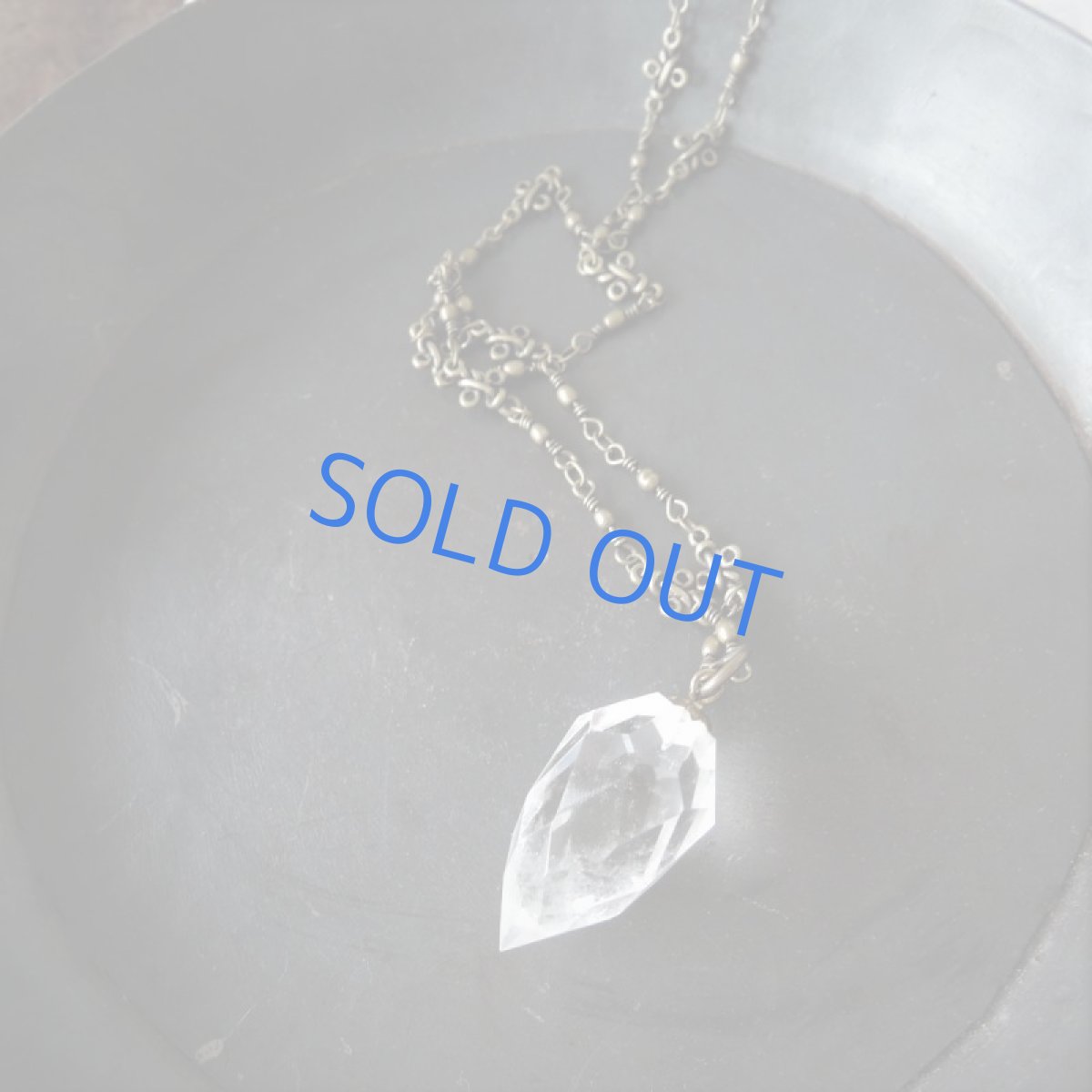 画像4: 【1点もの・アンティークゴールド】希少石!大粒 ヒマラヤンクリスタル ペンデュラム  真鍮デザインネックレス50cm (4)