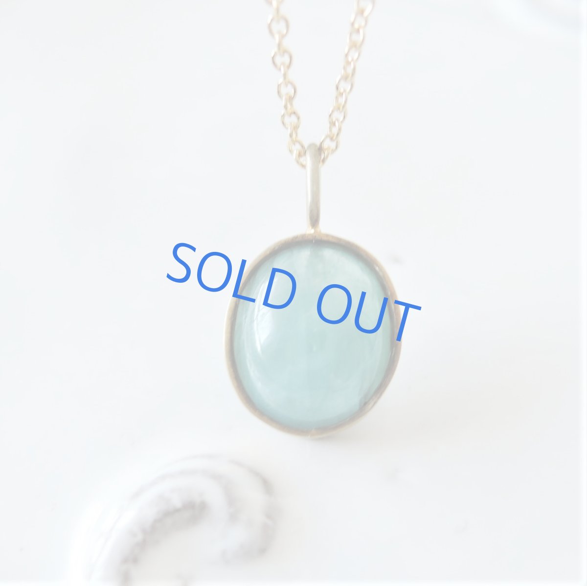 画像2: 【1点もの・C】世界十指の希少石 AAA グランディディエライト オーバルフレーム 14KGFネックレス40cm (2)