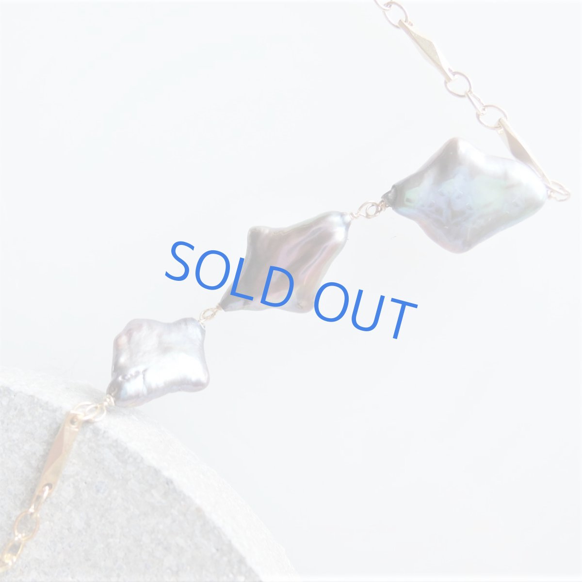 画像3: 【1点もの・B】超大粒ブルーレースアゲート　ネイビーパール　ゴールドメッキチェーンロングネックレス約85cm (3)