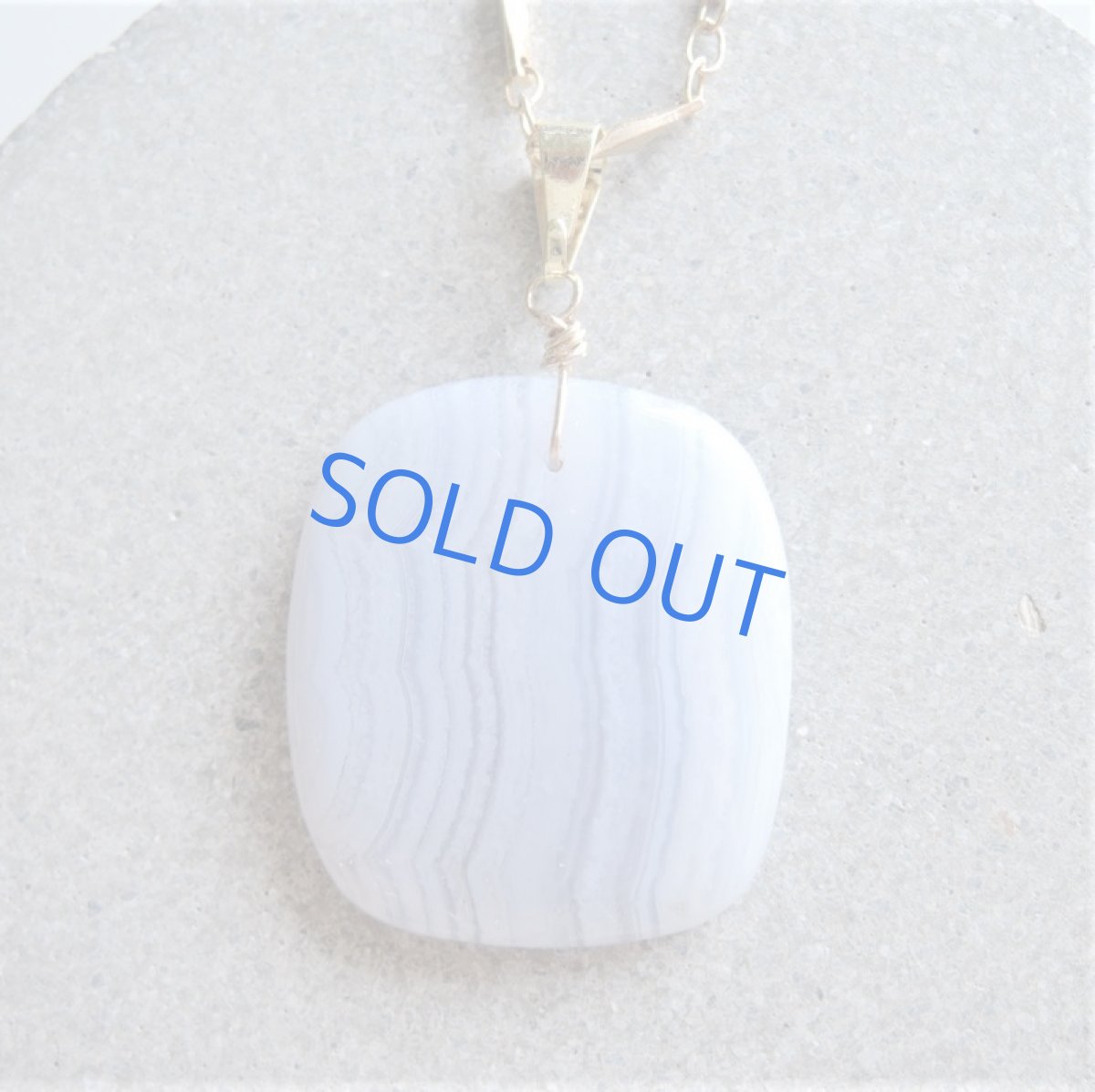 画像5: 【1点もの・B】超大粒ブルーレースアゲート　ネイビーパール　ゴールドメッキチェーンロングネックレス約85cm (5)