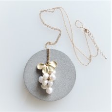 画像1: 【1点もの・アニバーサリー】淡水パールタッセル　ゴールドメッキチェーンロングネックレス85cm (1)