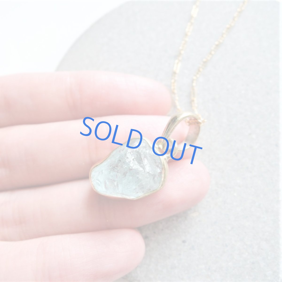 画像3: 【1点もの・B】涼やかアイスブルー　大粒　アクアマリン　原石フレームストーン　14kgfネックレス約50cm (3)