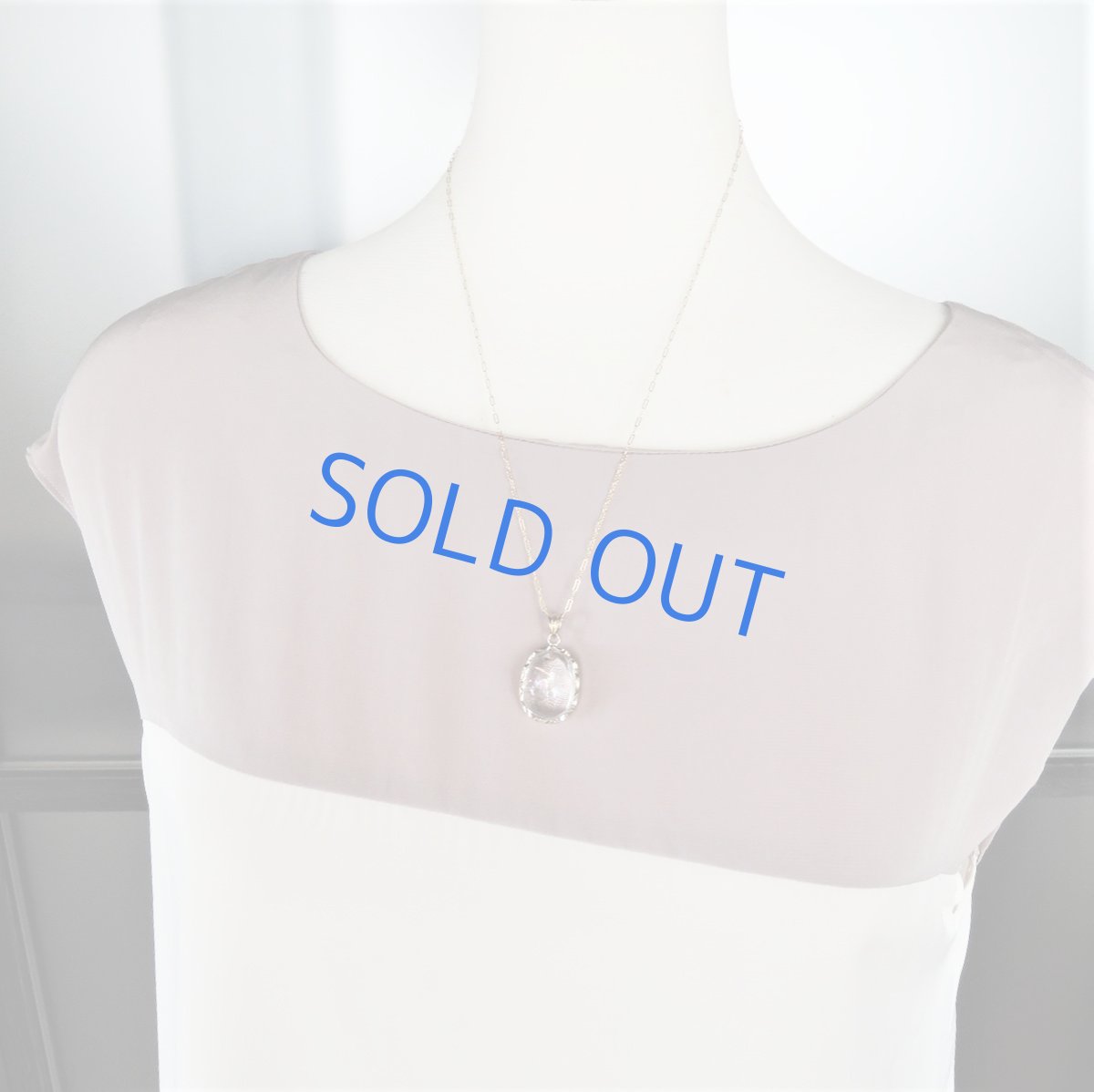 画像8: 【1点もの・オーバルC】幸運を呼ぶ虹色　アイリスクォーツ　カボション　フレーム　14kgf約50cmチェーンネックレス (8)