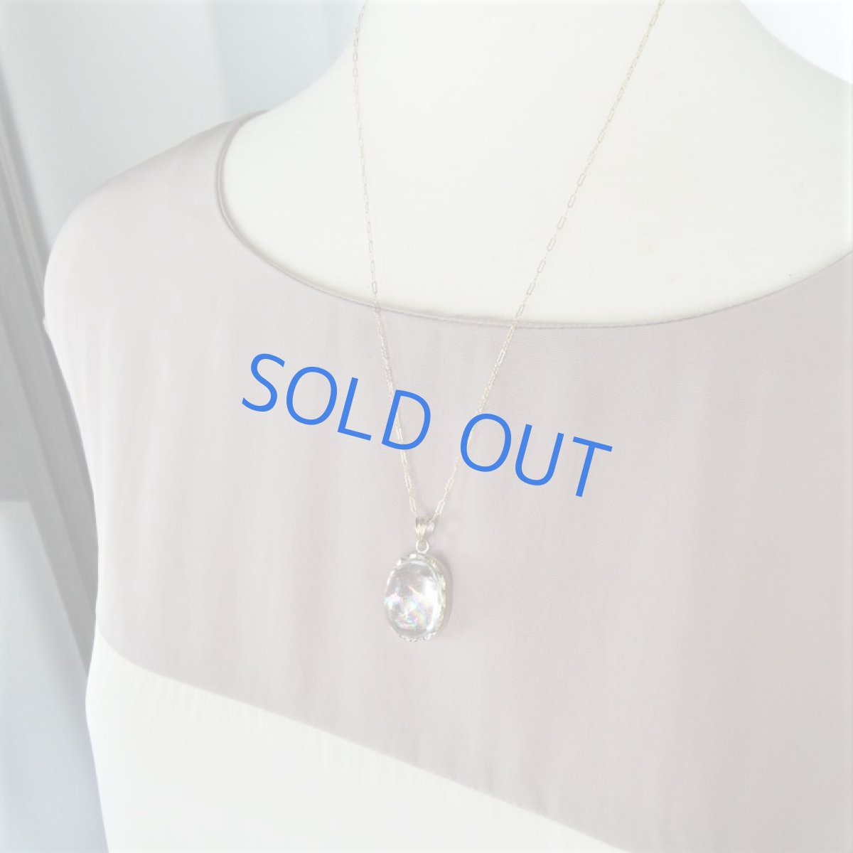 画像7: 【1点もの・オーバルC】幸運を呼ぶ虹色　アイリスクォーツ　カボション　フレーム　14kgf約50cmチェーンネックレス (7)