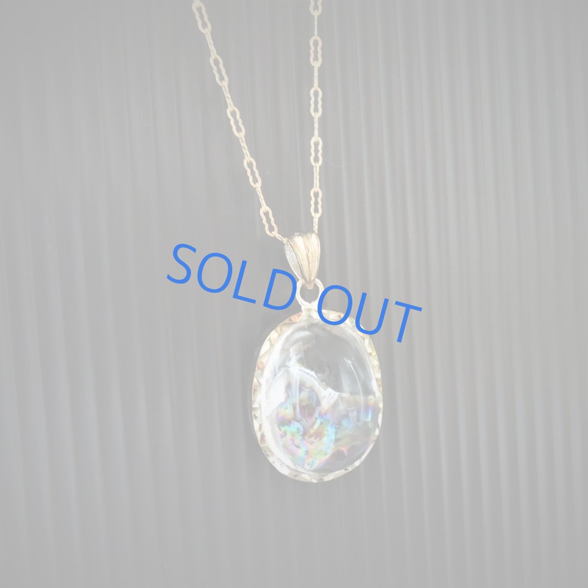 画像4: 【1点もの・オーバルC】幸運を呼ぶ虹色　アイリスクォーツ　カボション　フレーム　14kgf約50cmチェーンネックレス (4)